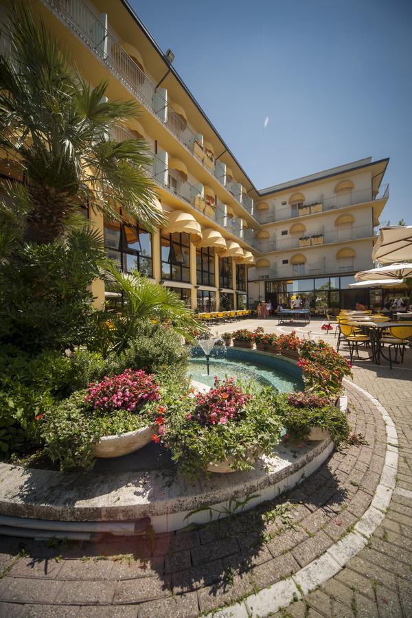 Savoia Hotel Misano Adriatico Exterior photo