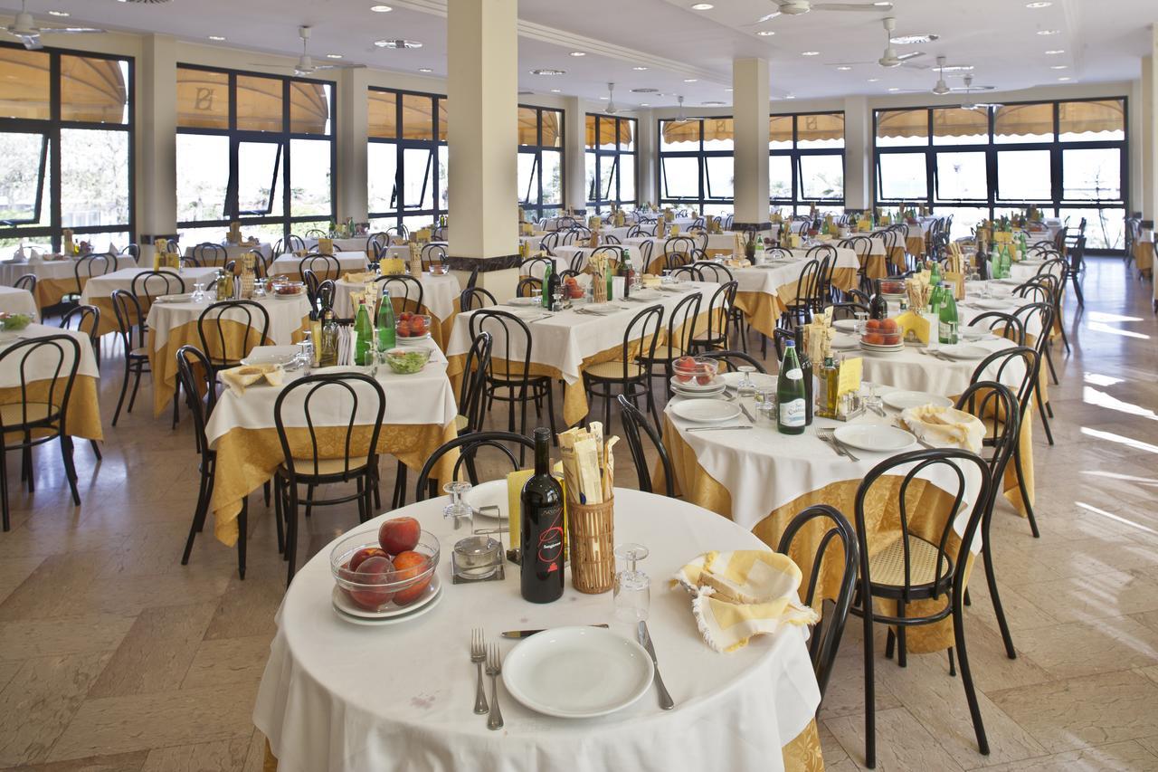 Savoia Hotel Misano Adriatico Exterior photo